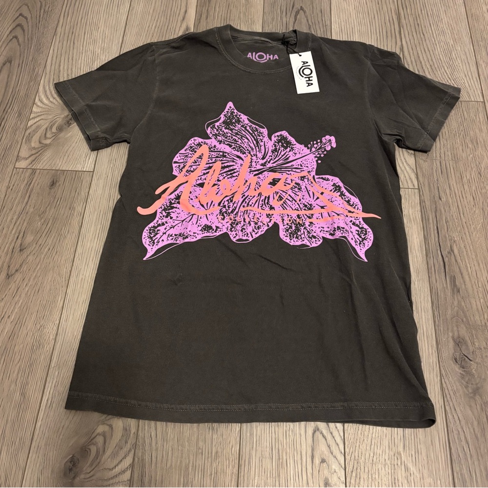 New Aloha collection World Tour T-shirt
